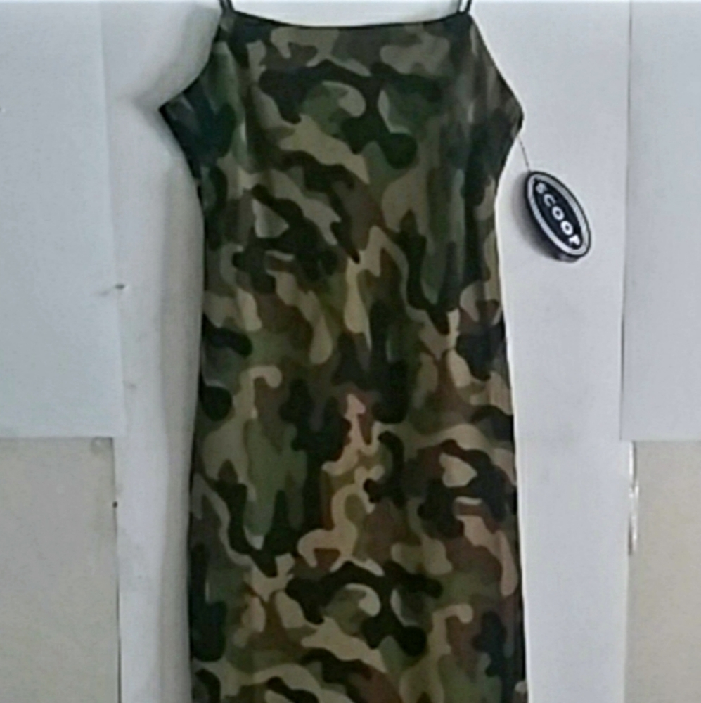 Scoop NYC NWT camo print midi slip dress